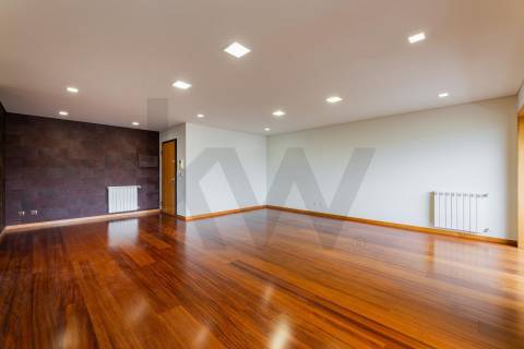 Apartamento T3, em Nogueiró Braga.