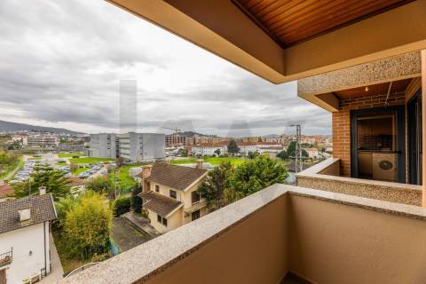 Apartamento T3, em Nogueiró Braga.
