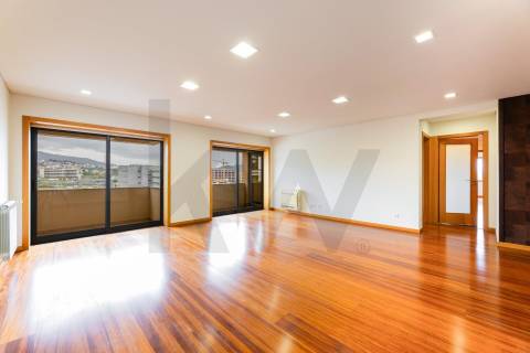 Apartamento T3, em Nogueiró Braga.