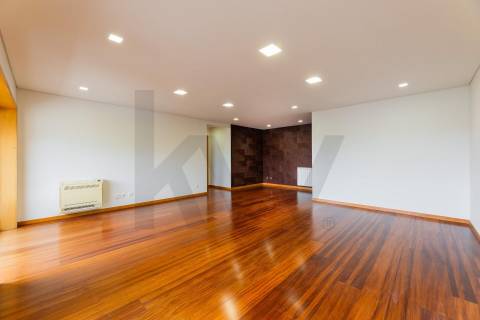 Apartamento T3, em Nogueiró Braga.