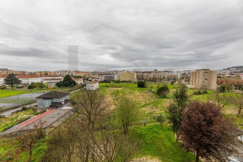 Apartamento T3, em Nogueiró Braga.