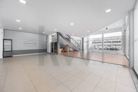 🚀 Edifício Comercial e Industrial com 1.584 m2 em Espinho (Silvalde) – Elevada versatilidade