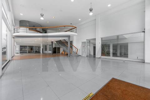 🚀 Edifício Comercial e Industrial com 1.584 m2 em Espinho (Silvalde) – Elevada versatilidade