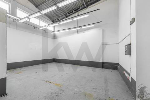 🚀 Edifício Comercial e Industrial com 1.584 m2 em Espinho (Silvalde) – Elevada versatilidade