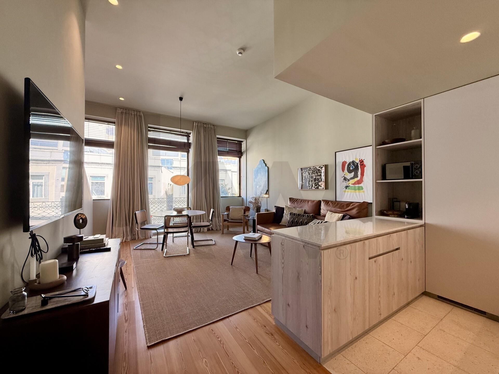 Apartamento T1+1 na Foz, Edifício Gireu - Design Contemporâneo e Luz no Coração da Foz