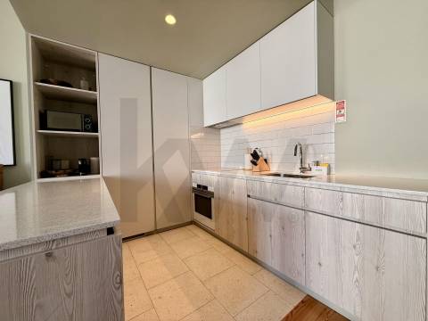 Apartamento T1+1 na Foz, Edifício Gireu - Design Contemporâneo e Luz no Coração da Foz