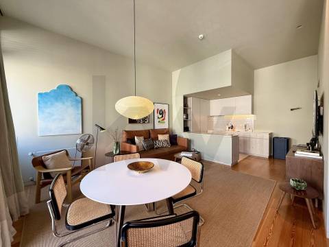 Apartamento T1+1 na Foz, Edifício Gireu - Design Contemporâneo e Luz no Coração da Foz