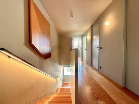 Apartamento T1+1 na Foz, Edifício Gireu - Design Contemporâneo e Luz no Coração da Foz