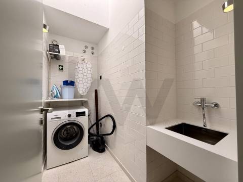 Apartamento T1+1 na Foz, Edifício Gireu - Design Contemporâneo e Luz no Coração da Foz