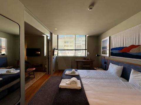 Apartamento T1+1 na Foz, Edifício Gireu - Design Contemporâneo e Luz no Coração da Foz