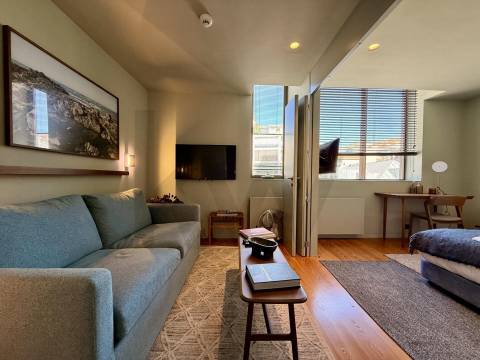 Apartamento T1+1 na Foz, Edifício Gireu - Design Contemporâneo e Luz no Coração da Foz