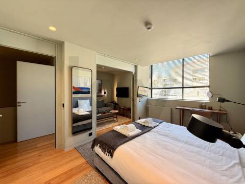 Apartamento T1+1 na Foz, Edifício Gireu - Design Contemporâneo e Luz no Coração da Foz