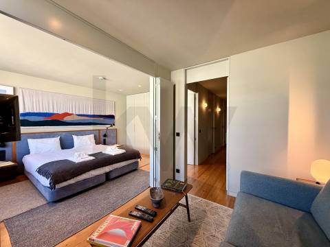 Apartamento T1+1 na Foz, Edifício Gireu - Design Contemporâneo e Luz no Coração da Foz