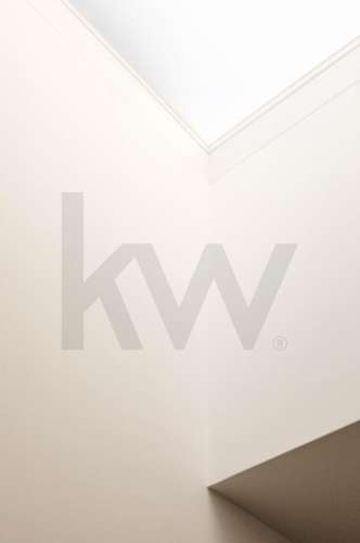 Apartamento T1+1 na Foz, Edifício Gireu - Design Contemporâneo e Luz no Coração da Foz