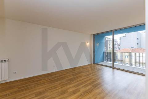 T2 Moderno em Matosinhos Sul com Varanda e Garagem – Perto da Praia e Metro