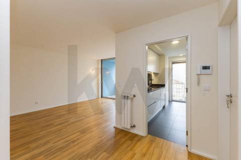 T2 Moderno em Matosinhos Sul com Varanda e Garagem – Perto da Praia e Metro