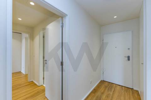 T2 Moderno em Matosinhos Sul com Varanda e Garagem – Perto da Praia e Metro