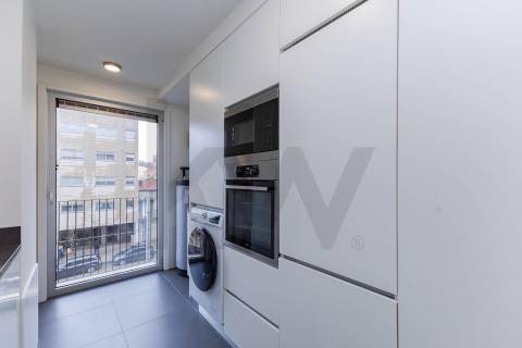 T2 Moderno em Matosinhos Sul com Varanda e Garagem – Perto da Praia e Metro