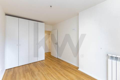 T2 Moderno em Matosinhos Sul com Varanda e Garagem – Perto da Praia e Metro