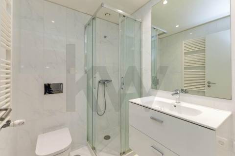 T2 Moderno em Matosinhos Sul com Varanda e Garagem – Perto da Praia e Metro