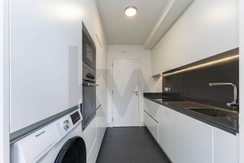 T2 Moderno em Matosinhos Sul com Varanda e Garagem – Perto da Praia e Metro