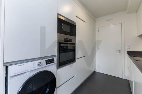 T2 Moderno em Matosinhos Sul com Varanda e Garagem – Perto da Praia e Metro