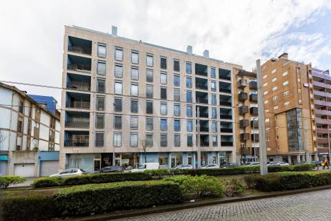 T2 Moderno em Matosinhos Sul com Varanda e Garagem – Perto da Praia e Metro