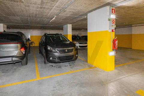 T2 Moderno em Matosinhos Sul com Varanda e Garagem – Perto da Praia e Metro