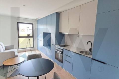 Excelente T0 para arrendamento junto ao Hospital de São João