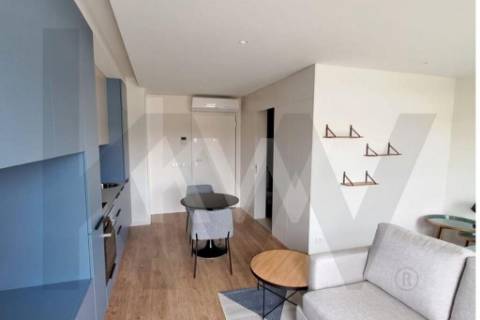 Excelente T0 para arrendamento junto ao Hospital de São João