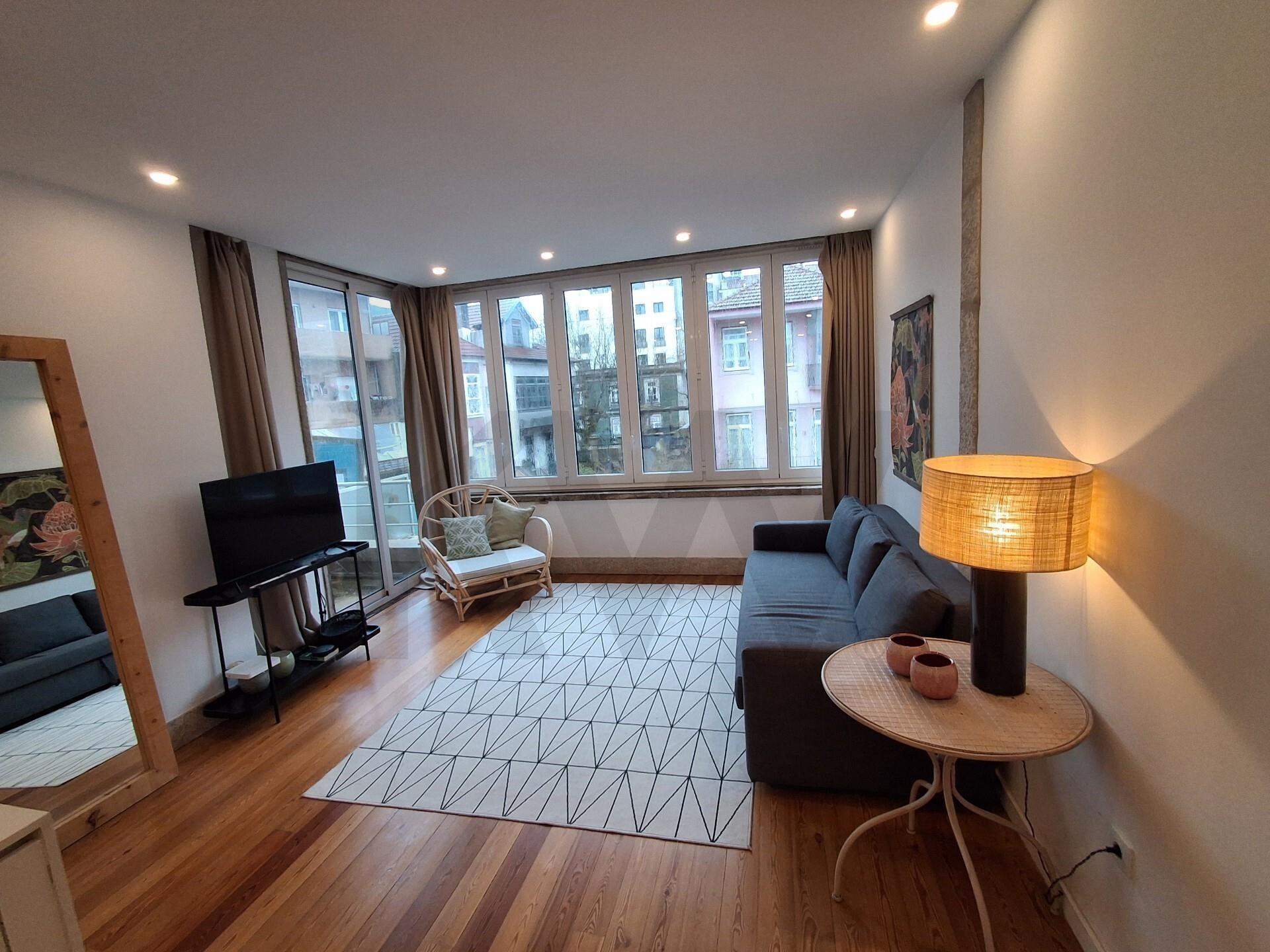 Venda conjunta de 2 X T1 no Bonfim  (Porto)  | AL (c/ histórico), longa duração ou hab. própria.