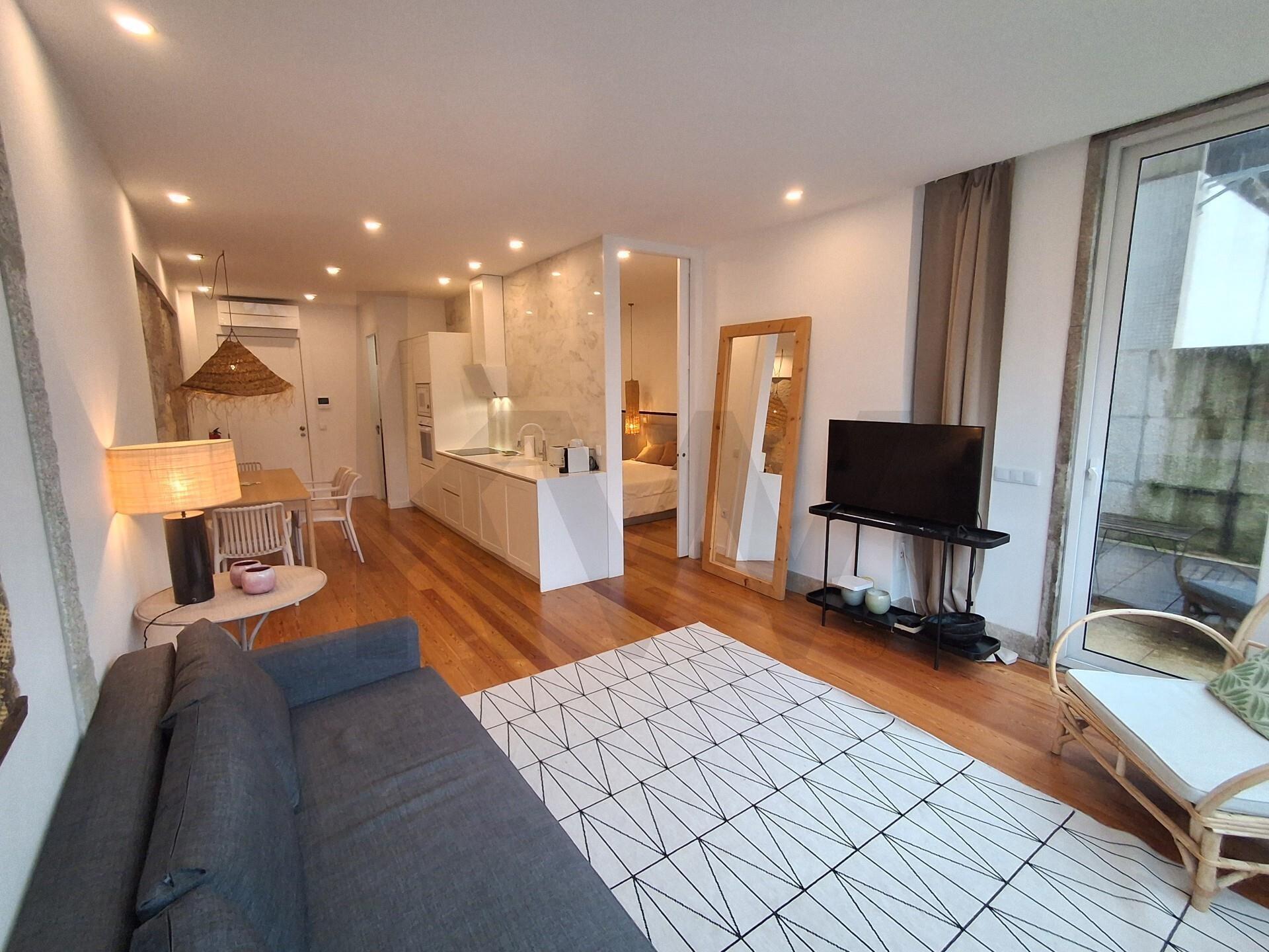 Venda conjunta de 2 X T1 no Bonfim  (Porto)  | AL (c/ histórico), longa duração ou hab. própria.