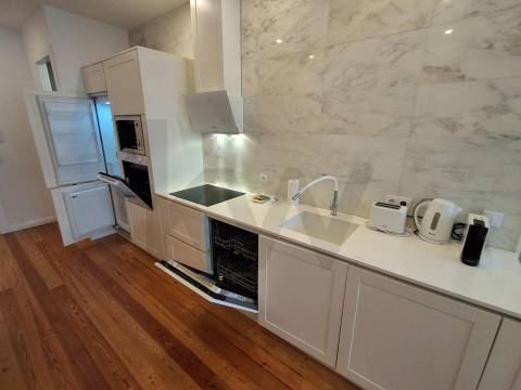 Venda conjunta de 2 X T1 no Bonfim  (Porto)  | AL (c/ histórico), longa duração ou hab. própria.