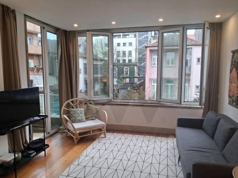 Venda conjunta de 2 X T1 no Bonfim  (Porto)  | AL (c/ histórico), longa duração ou hab. própria.