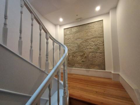 Venda conjunta de 2 X T1 no Bonfim  (Porto)  | AL (c/ histórico), longa duração ou hab. própria.