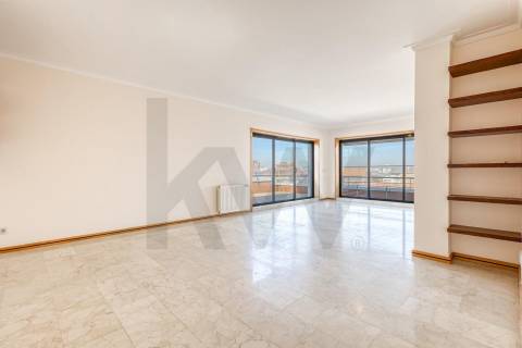 Apartamento T3+1 com Terraço (T4) - Vila Nova de Gaia - Metro VL8