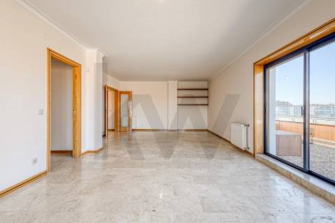 Apartamento T3+1 com Terraço (T4) - Vila Nova de Gaia - Metro VL8