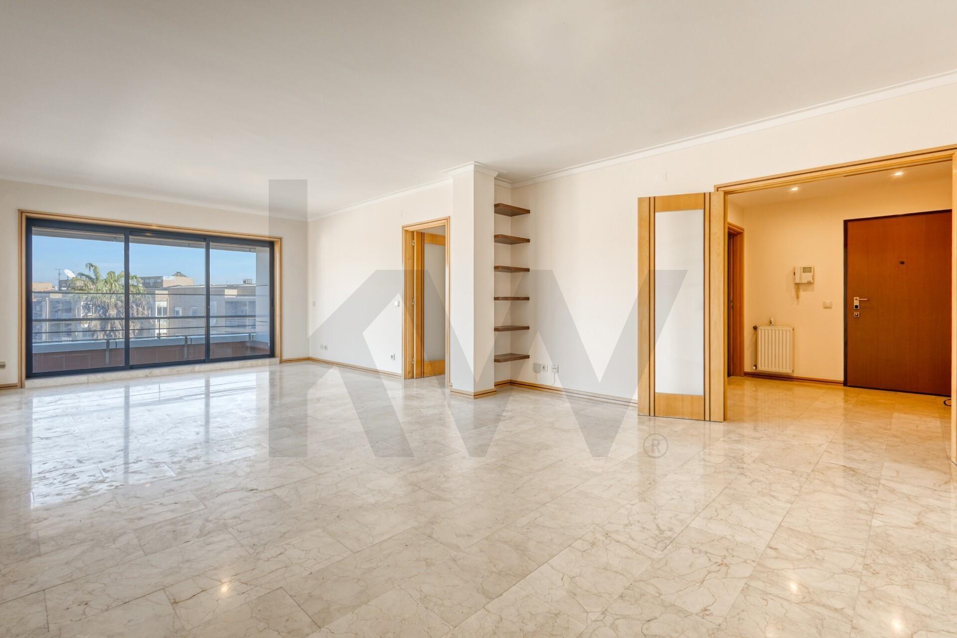 Apartamento T3+1 com Terraço (T4) - Vila Nova de Gaia - Metro VL8