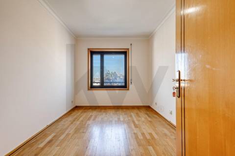 Apartamento T3+1 com Terraço (T4) - Vila Nova de Gaia - Metro VL8
