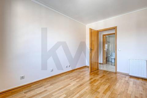 Apartamento T3+1 com Terraço (T4) - Vila Nova de Gaia - Metro VL8