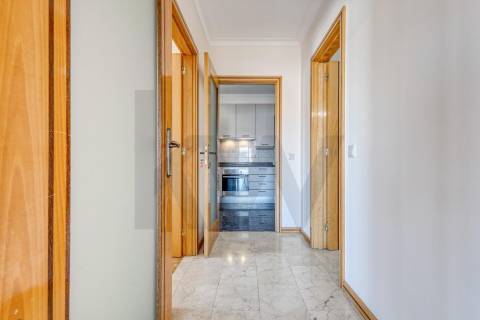 Apartamento T3+1 com Terraço (T4) - Vila Nova de Gaia - Metro VL8