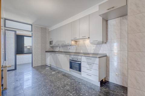 Apartamento T3+1 com Terraço (T4) - Vila Nova de Gaia - Metro VL8