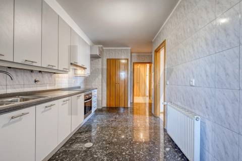 Apartamento T3+1 com Terraço (T4) - Vila Nova de Gaia - Metro VL8