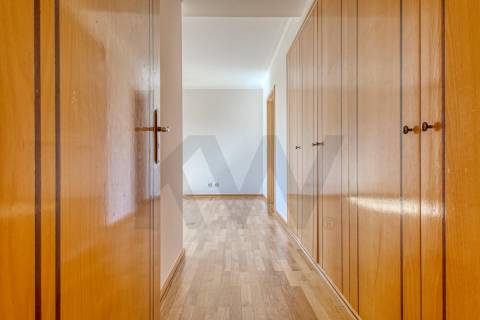 Apartamento T3+1 com Terraço (T4) - Vila Nova de Gaia - Metro VL8