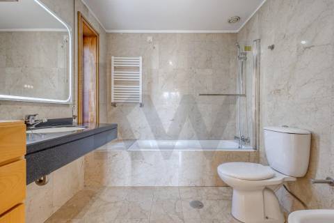 Apartamento T3+1 com Terraço (T4) - Vila Nova de Gaia - Metro VL8