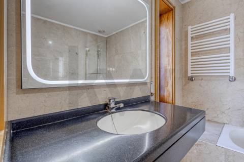 Apartamento T3+1 com Terraço (T4) - Vila Nova de Gaia - Metro VL8