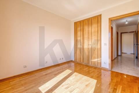 Apartamento T3+1 com Terraço (T4) - Vila Nova de Gaia - Metro VL8