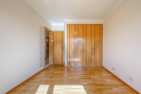 Apartamento T3+1 com Terraço (T4) - Vila Nova de Gaia - Metro VL8