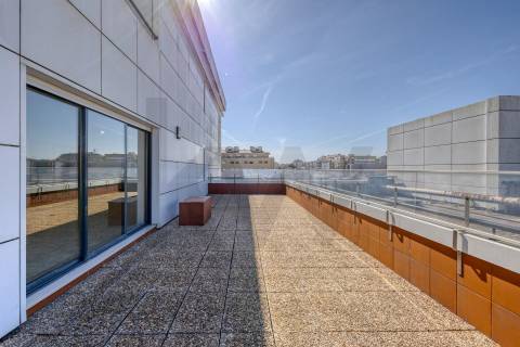 Apartamento T3+1 com Terraço (T4) - Vila Nova de Gaia - Metro VL8