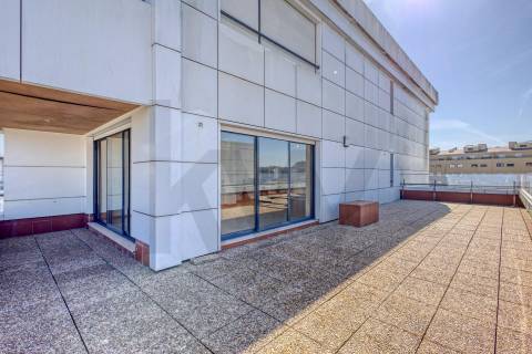 Apartamento T3+1 com Terraço (T4) - Vila Nova de Gaia - Metro VL8